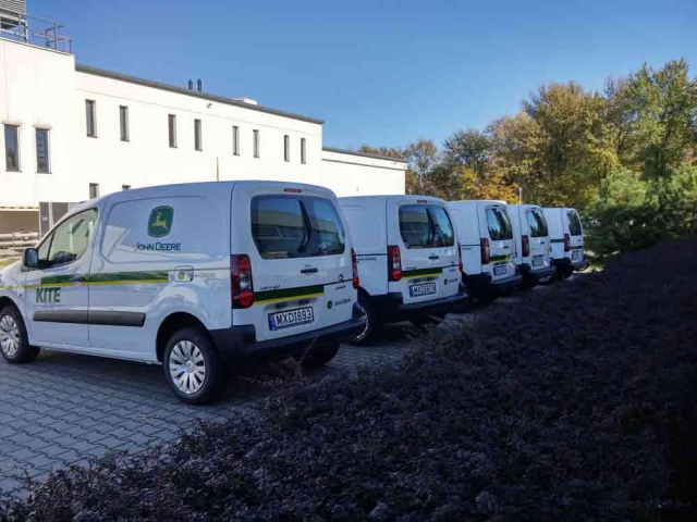 Autó perforált ablakfólia, OWV-fólia autóra, lyukacsos fólia autóra debrecen