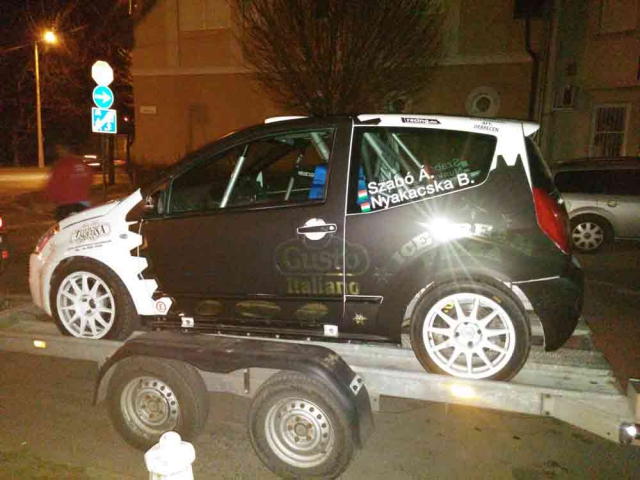 Autódekoráció, gépjármű dekorációs megoldást kínálunk kül- és beltérre egyaránt, akár helyszíni felméréssel, szereléssel is: cégtáblák, kirakat, reklámtábla, jármű dekoráció, ponyva…