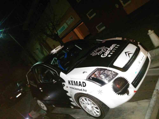 Autódekoráció, gépjármű dekorációs megoldást kínálunk kül- és beltérre egyaránt, akár helyszíni felméréssel, szereléssel is: cégtáblák, kirakat, reklámtábla, jármű dekoráció, ponyva…