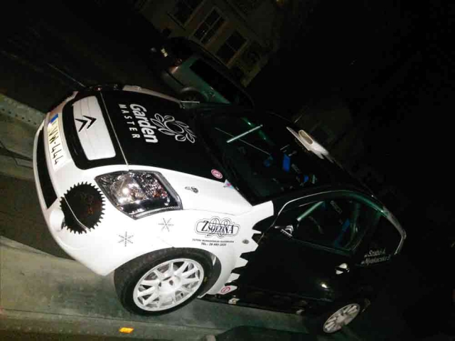 Autódekoráció, gépjármű dekorációs megoldást kínálunk kül- és beltérre egyaránt, akár helyszíni felméréssel, szereléssel is: cégtáblák, kirakat, reklámtábla, jármű dekoráció, ponyva…