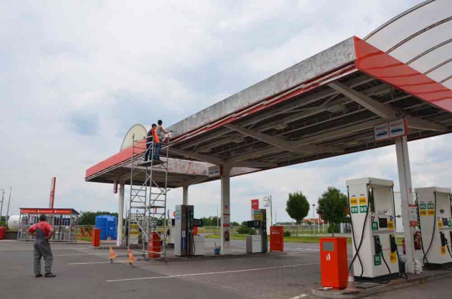 Benzinkút és üzlet dekoráció debrecen