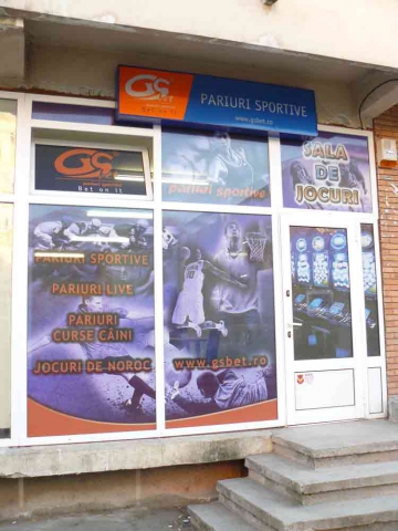 Kirakat dekoráció, ablak dekoráció és épület fóliázás Debrecen