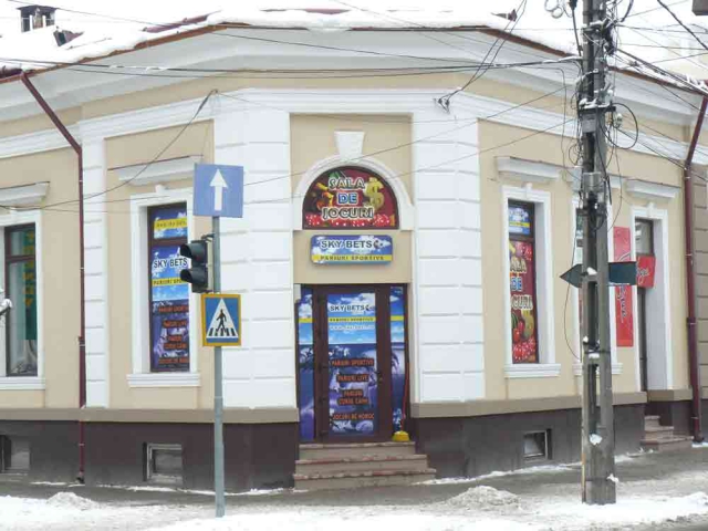 Kirakat dekoráció, ablak dekoráció és épület fóliázás Debrecen