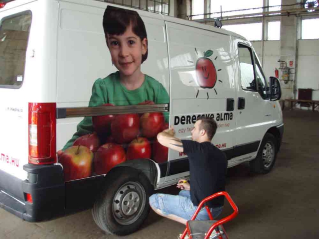 Teljes autóbevonás, részleges autódekoráció reklámfóliázás debrecen