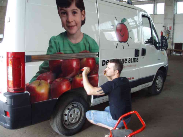 Teljes autóbevonás, részleges autódekoráció reklámfóliázás debrecen