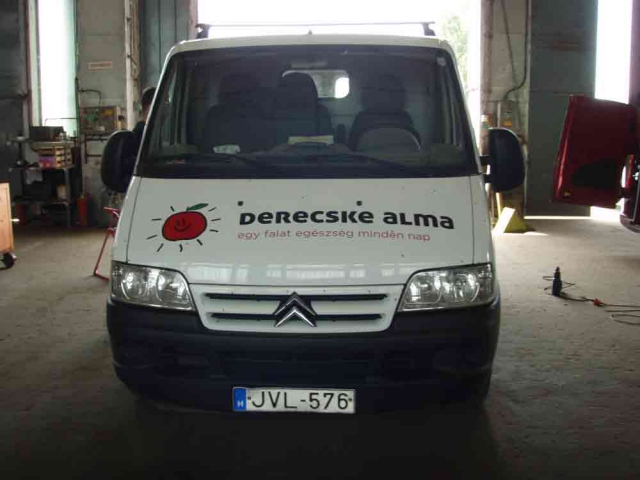 Teljes autóbevonás, részleges autódekoráció reklámfóliázás debrecen