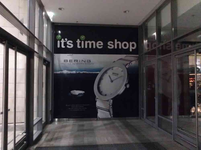 Kirakat dekoráció, ablak dekoráció és épület fóliázás Debrecen