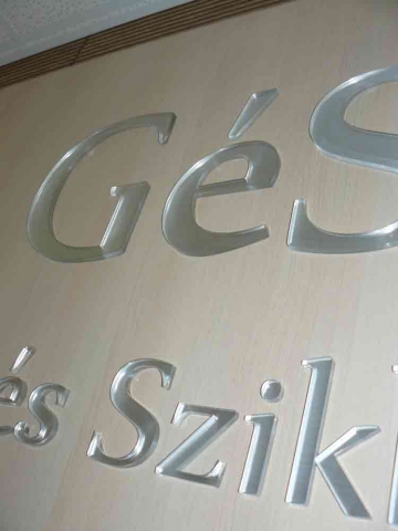 Debrecen üzlet dekoráció készítés