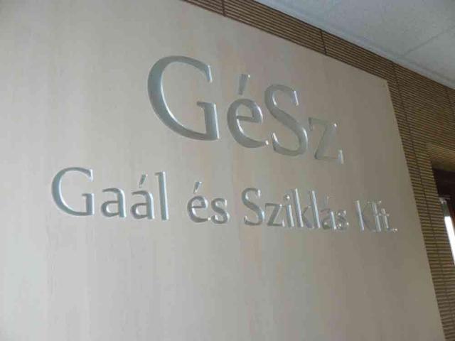 Debrecen üzlet dekoráció készítés