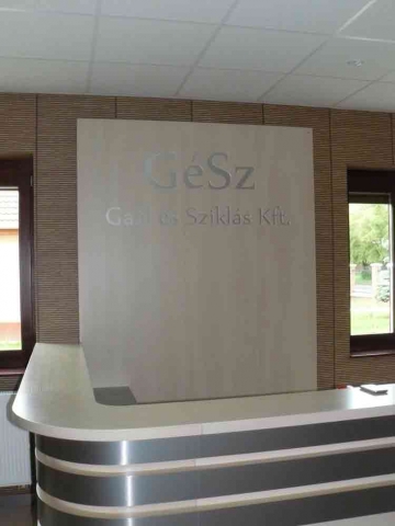 Debrecen üzlet dekoráció készítés