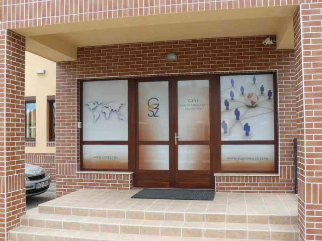 Debrecen üzlet dekoráció készítés