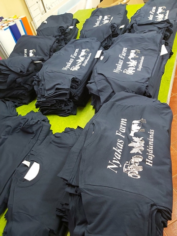 Szitanyomtatás, szitanyomás, pólónyomtatás, munkaruha emblémázás, munkaruha cégesítés Deberece