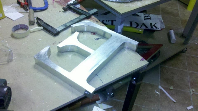 3D világító betű, plasztikus betű, reklám betű Debrecen