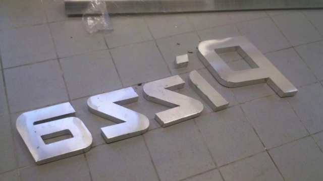 3D világító betű, plasztikus betű, reklám betű Debrecen