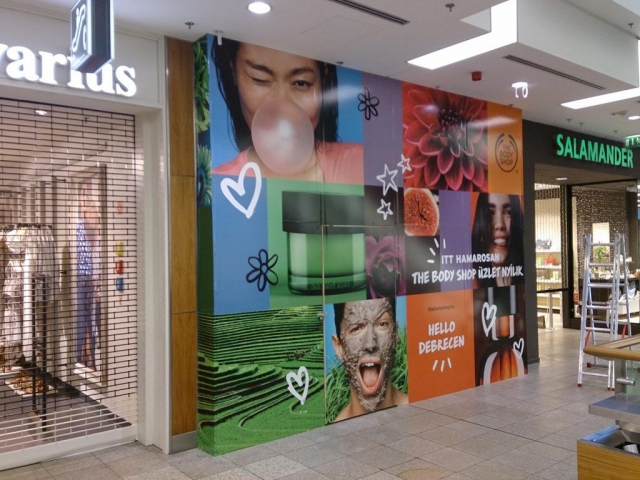 Kirakat dekoráció - Fórum, Debrecen