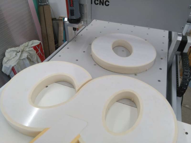 3D világító betű, plasztikus betű, reklám betű Debrecen