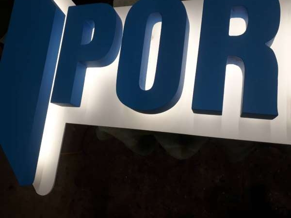 3D világító betű, plasztikus betű, reklám betű Debrecen